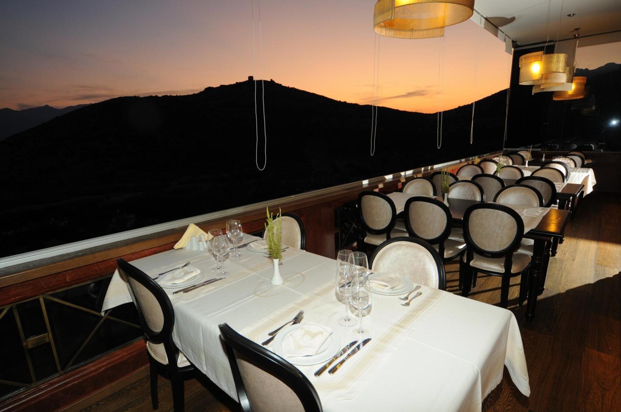 Philippeio Hotel Krinidhes Bagian luar foto