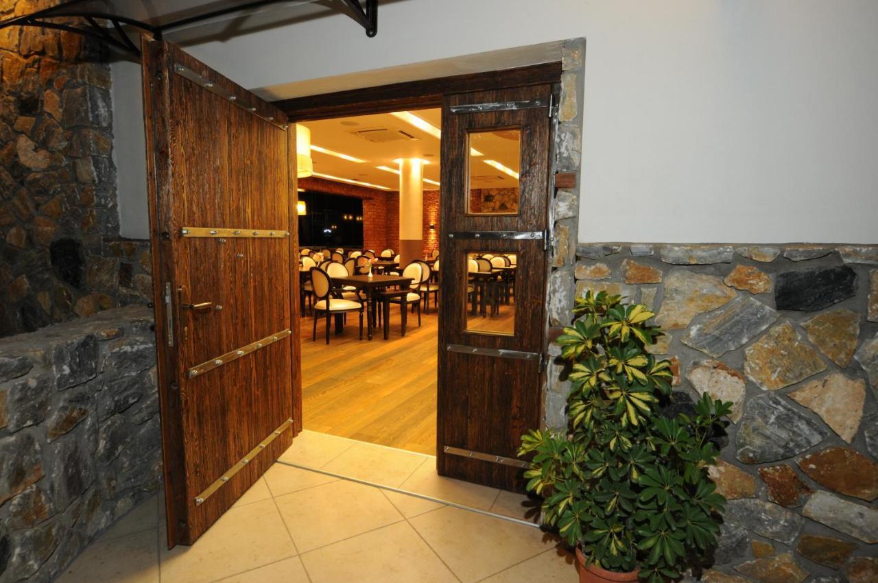 Philippeio Hotel Krinidhes Bagian luar foto